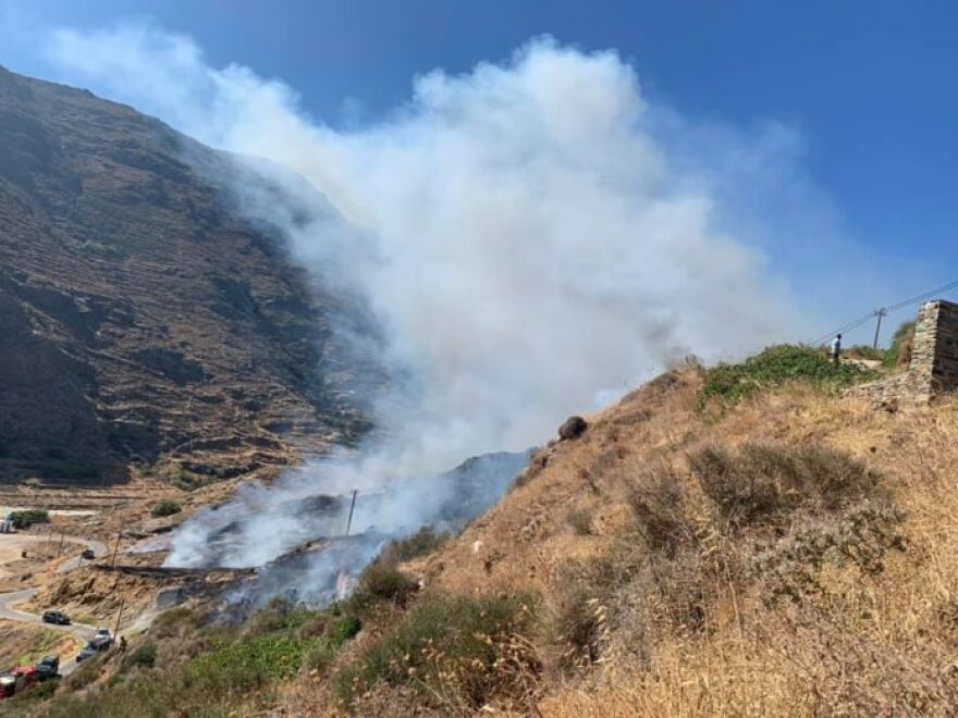 Οριοθετήθηκε η φωτιά στην Άνδρο	