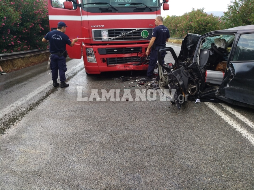 Τροχαίο στη Στυλίδα: Σύγκρουση ΙΧ με νταλίκα - Νεκρή μια 55χρονη