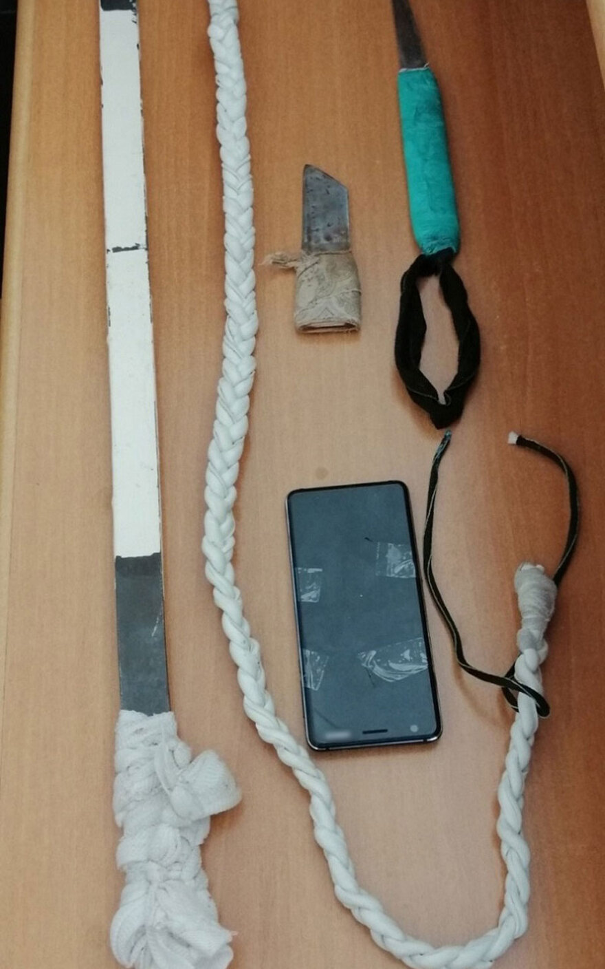 Ακόμη και... μαστίγια έκρυβαν τα κελιά στις φυλακές της Πάτρας!