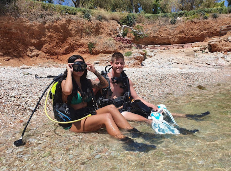 Βαθιά ανάσα: Η πρώτη ελληνική υποβρύχια ταινία πορνό είναι εδώ!