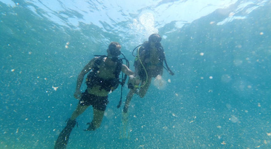 Βαθιά ανάσα: Η πρώτη ελληνική υποβρύχια ταινία πορνό είναι εδώ!