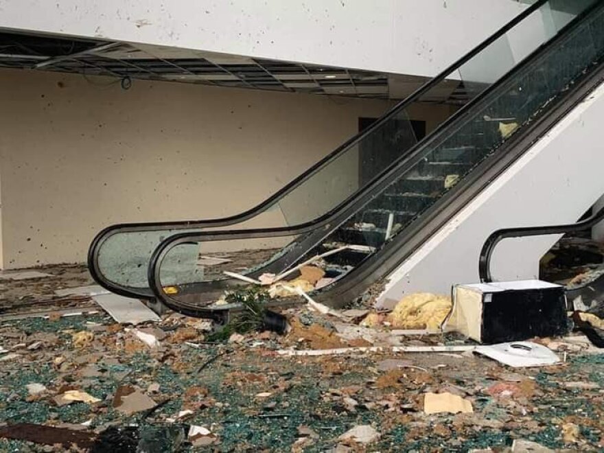 ΗΠΑ: Νεκρούς και καταστροφές αφήνει ο κυκλώνας «Λόρα»  - Εικόνες θεομηνίας στη Λουιζιάνα