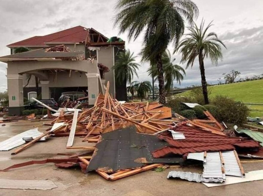 ΗΠΑ: Νεκρούς και καταστροφές αφήνει ο κυκλώνας «Λόρα»  - Εικόνες θεομηνίας στη Λουιζιάνα