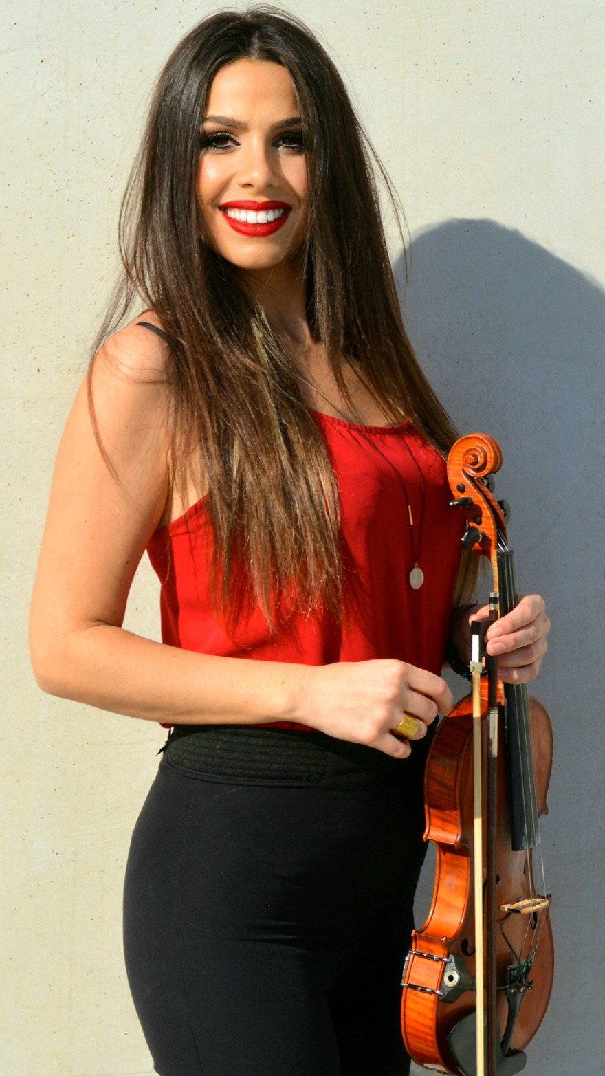 Σοφία και Μαρία Κιοσκέρογλου: Οι δύο αδελφές που «καθηλώνουν» το YouTube τραγουδώντας... νησιώτικα