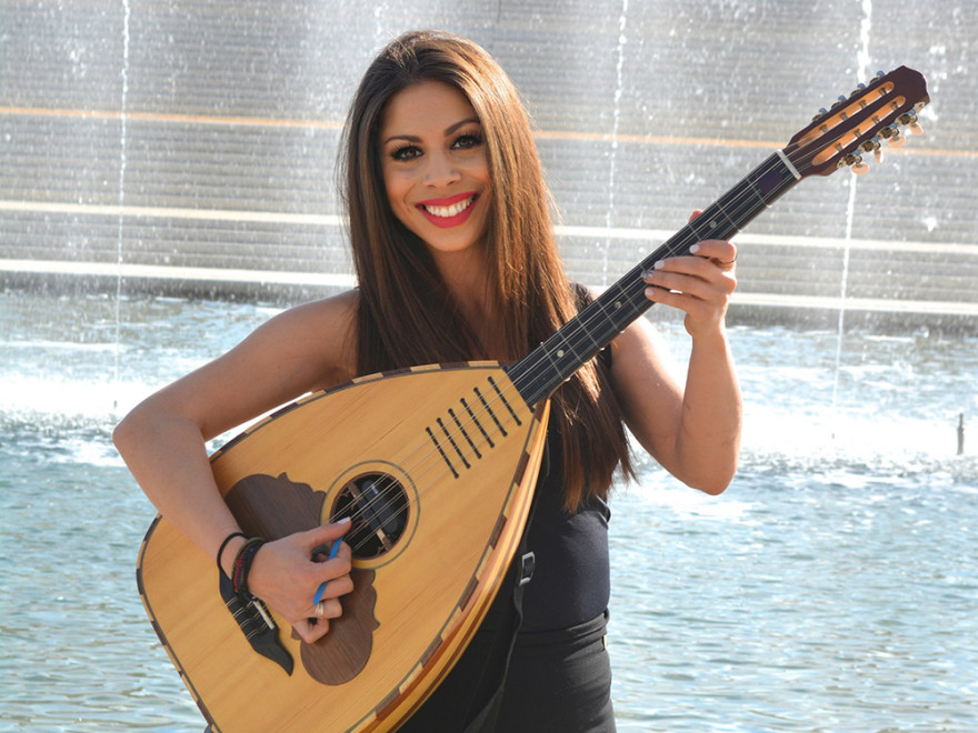 Σοφία και Μαρία Κιοσκέρογλου: Οι δύο αδελφές που «καθηλώνουν» το YouTube τραγουδώντας... νησιώτικα