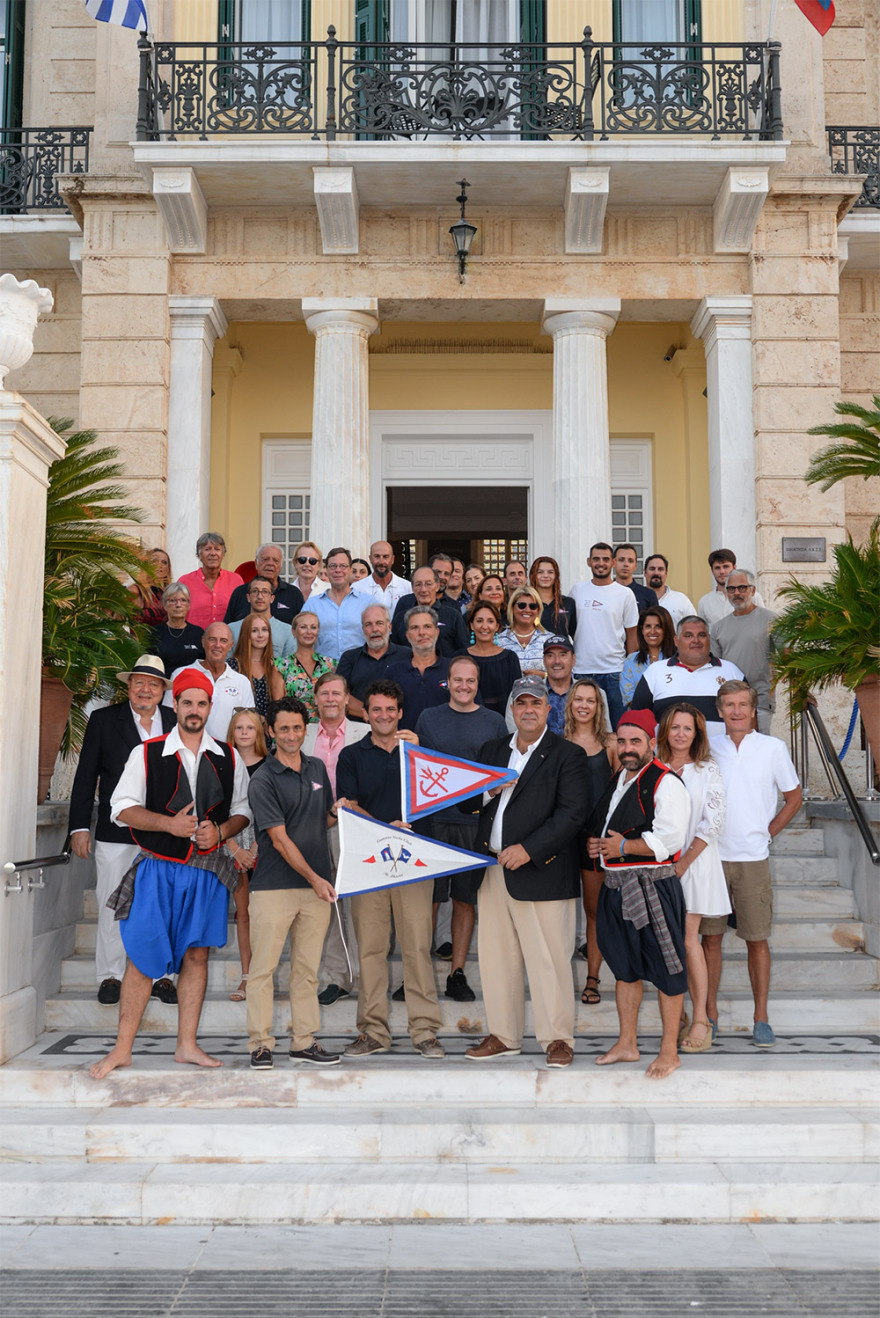 Ο Sir Στέλιος Χατζηιωάννου «ένωσε» τις Σπέτσες με το St. Barth