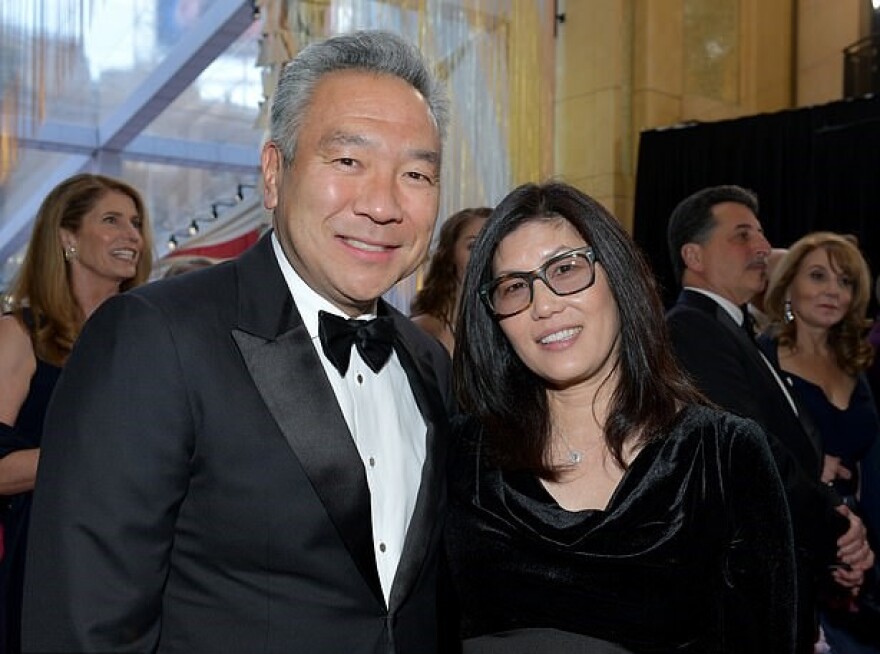 Σαρλότ Κερκ: Η κόρη του ηλεκτρολόγου «έφαγε» τα αφεντικά της Warner Bross και της NBC Universal 