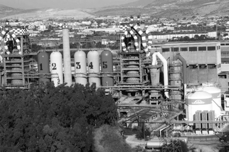 Η δυναστεία των Αγγελόπουλων σε ένα λεύκωμα