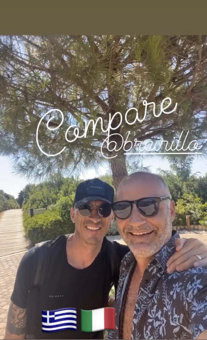 Μπρούνο Τσιρίλο και Γιώργος Παπαδόγαμβρος ανεβάζουν εικόνες με στιλ από τη Μεσσηνία