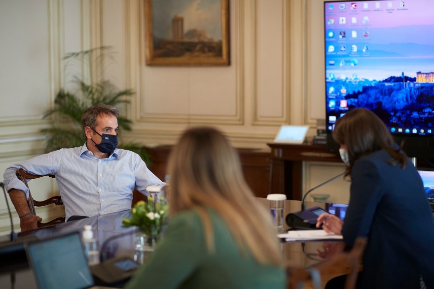 Σύσκεψη για τα σχολεία υπό τον Μητσοτάκη στο Μαξίμου - Την Τρίτη οι αποφάσεις