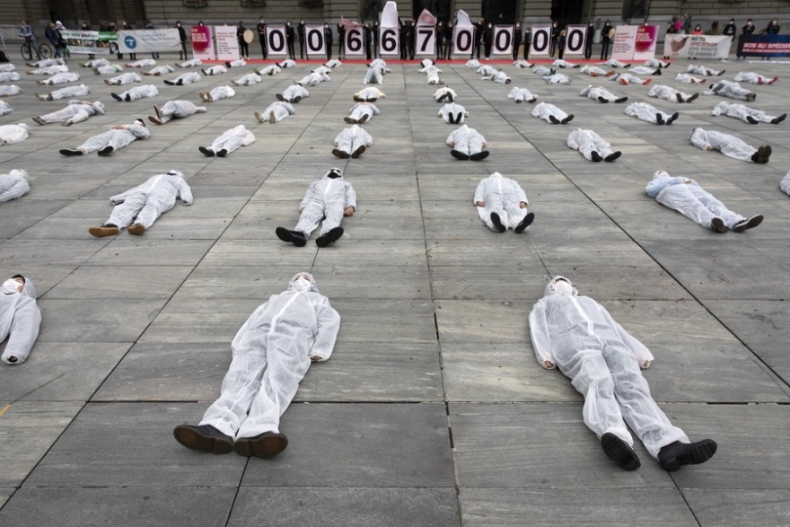 Μεγάλες διαδηλώσεις στην Ευρώπη για την... «ιατρική τυραννία»: «Ο κορωνοϊός είναι ένα μεγάλο ψέμα»!