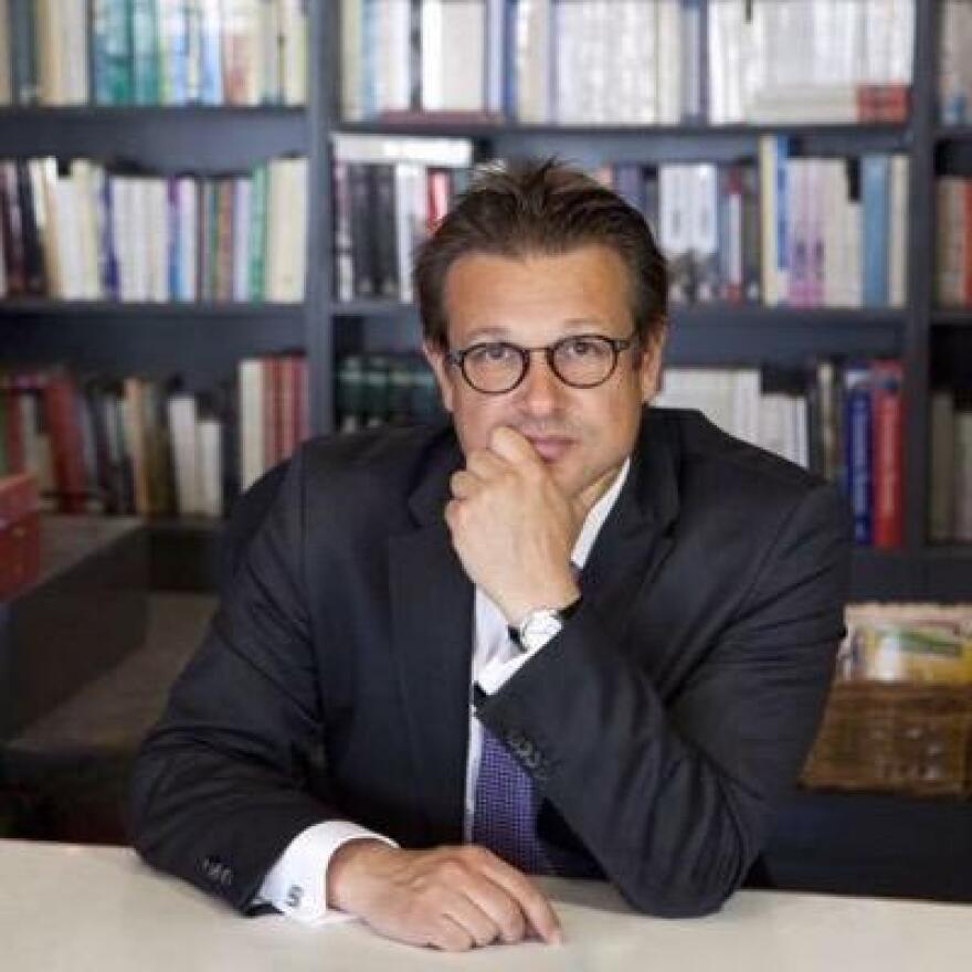 Ο Μυκονιάτης δικηγόρος αρνείται ότι ήταν σε καραντίνα: «Είναι όλα ψέματα»