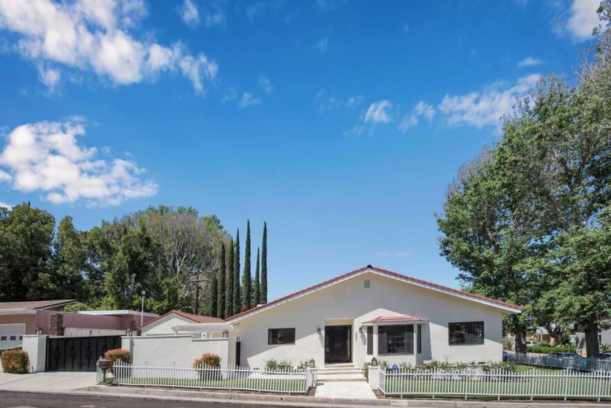 Τζένιφερ Λόπεζ: Η σέξι Λατίνα αφήνει τα πλούτη και μετακομίζει σε ένα... οικολογικό bungalow - Δείτε φωτογραφίες