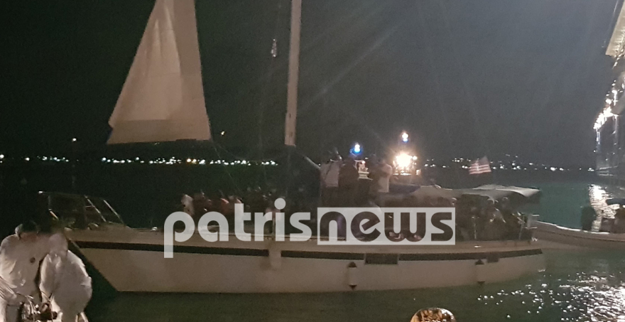 Μεγάλη κινητοποίηση στο Κατάκολο: Ιστιοπλοϊκό με 80 μετανάστες έφτασε στο λιμάνι (βίντεο)