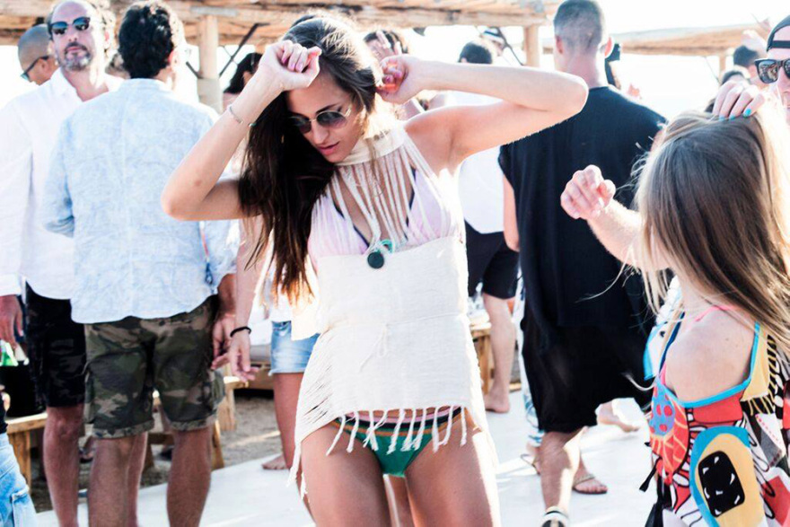 Μύκονος: Οι βίλες που έκαναν άνω-κάτω το νησί - Ο «χάρτης» των παράνομων πάρτι