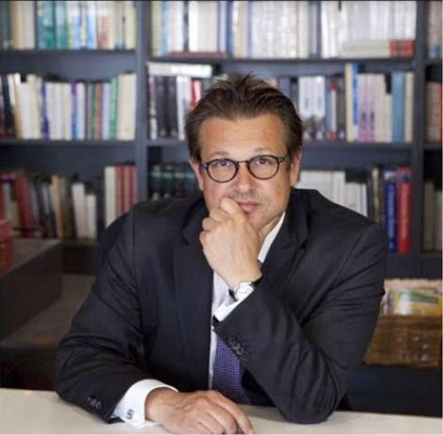 Μύκονος: «Με τσίμπησε στα οπίσθια και μου άρπαξε το Rolex των 90.000 ευρώ»