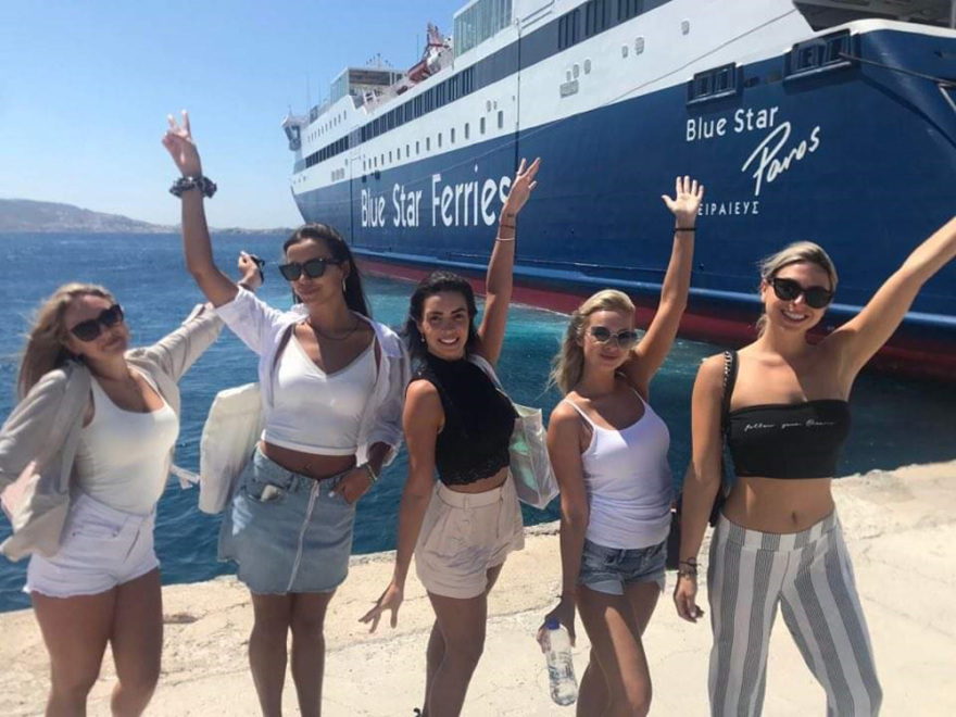 Μις Παγκόσμιος Τουρισμός: Οι καλλονές του διαγωνισμού έκαναν... πασαρέλα στη Μύκονο - Δείτε φωτογραφίες