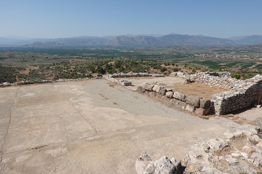 Αυτοψία Μενδώνη στις Μυκήνες και νέες φωτογραφίες του αρχαιολογικού χώρου μετά την πυρκαγιά