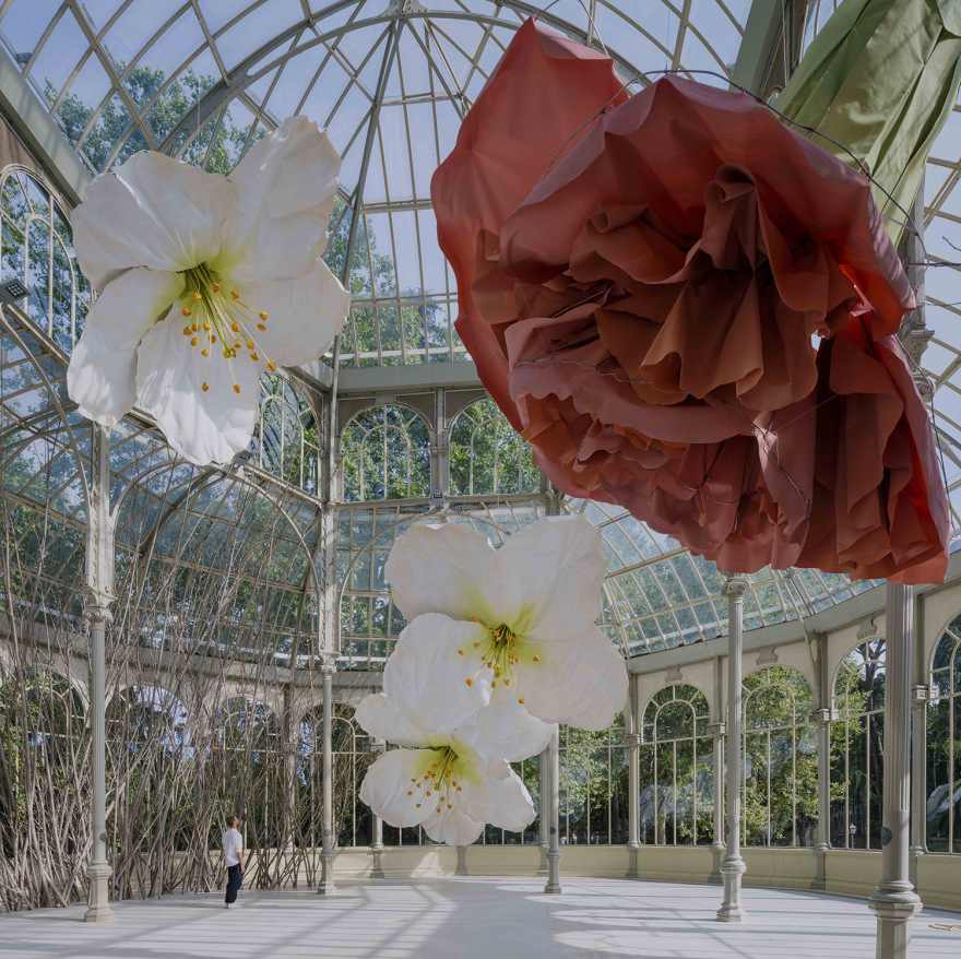 Το Palacio de Cristal στη Μαδρίτη γέμισε με τεράστια λουλούδια - Δείτε φωτογραφίες