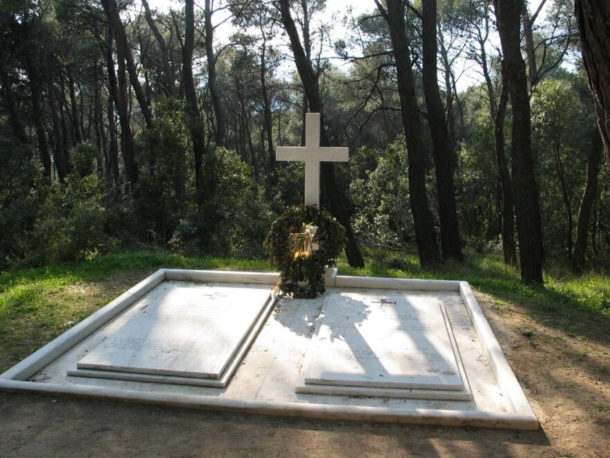 Βανδάλισαν τους τάφους του Παύλου και της Φρειδερίκης στο Τατόϊ