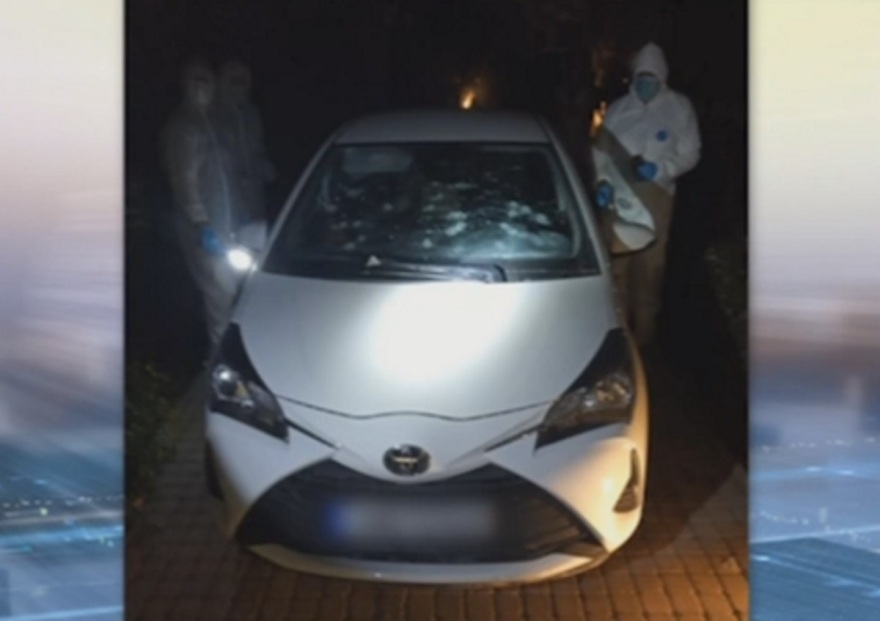 Δολοφονία στην Κέρκυρα: Με τέσσερα όπλα «γάζωσαν» το αυτοκίνητο των θυμάτων