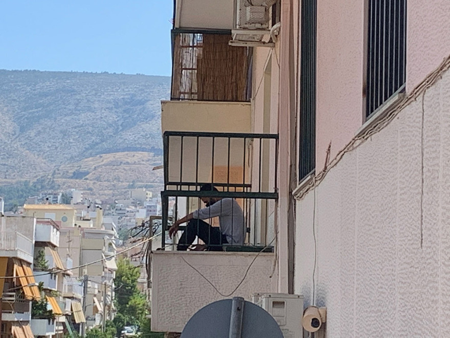 Κορωνοϊός: Υπό αυστηρή επιτήρηση η δομή φιλοξενίας ασυνόδευτων προσφύγων στον Βύρωνα - Δείτε φωτογραφίες