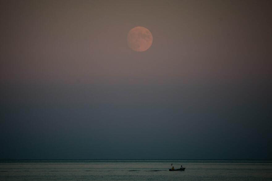 Εντυπωσιακές εικόνες από την «Πανσέληνο του Καλαμποκιού»