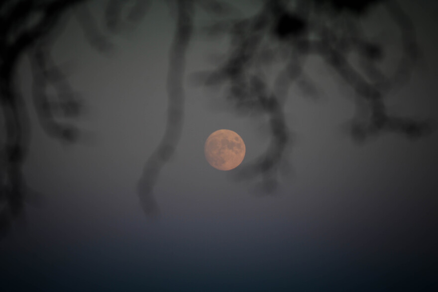 Εντυπωσιακές εικόνες από την «Πανσέληνο του Καλαμποκιού»