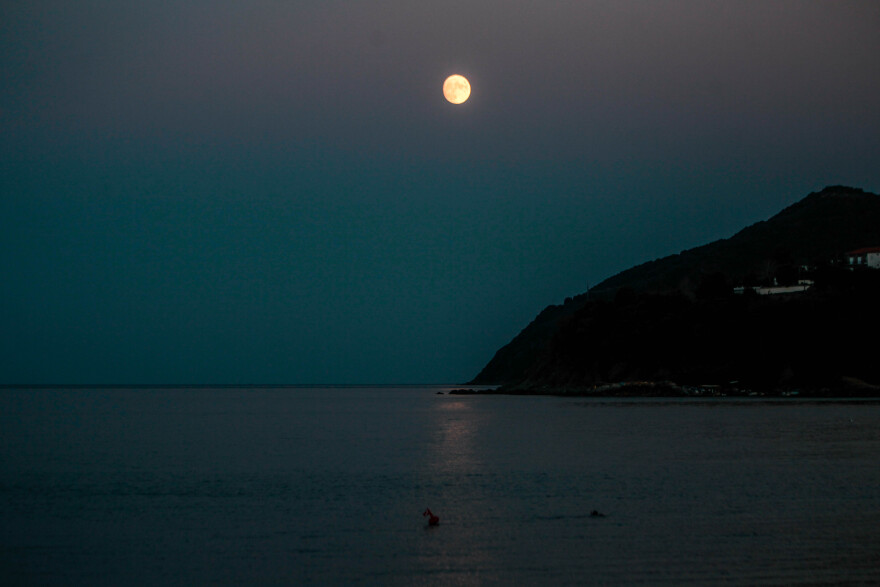 Εντυπωσιακές εικόνες από την «Πανσέληνο του Καλαμποκιού»