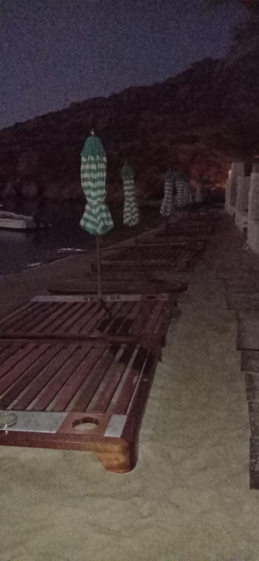 Κορωνοϊός - Μύκονος: Τα λουκέτα σε Nammos και Scorpios, οι 100 που έφυγαν πριν τους ελέγχους και η επόμενη μέρα