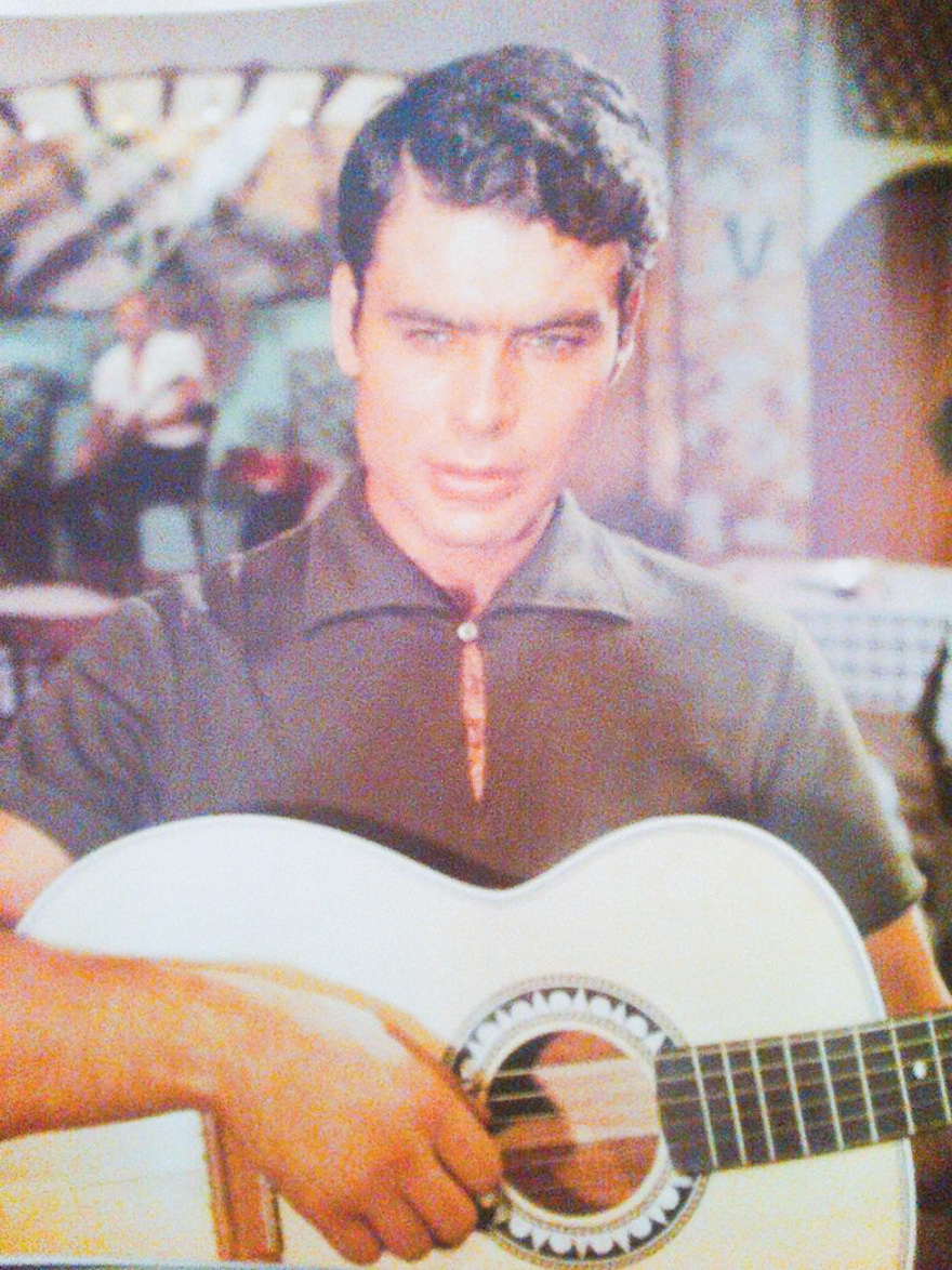 Γιάννης Πουλόπουλος: Όταν τα κορίτσια έμεναν... άγαλμα