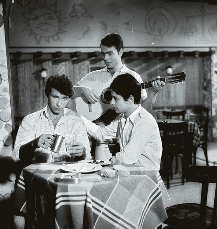 Γιάννης Πουλόπουλος: Όταν τα κορίτσια έμεναν... άγαλμα