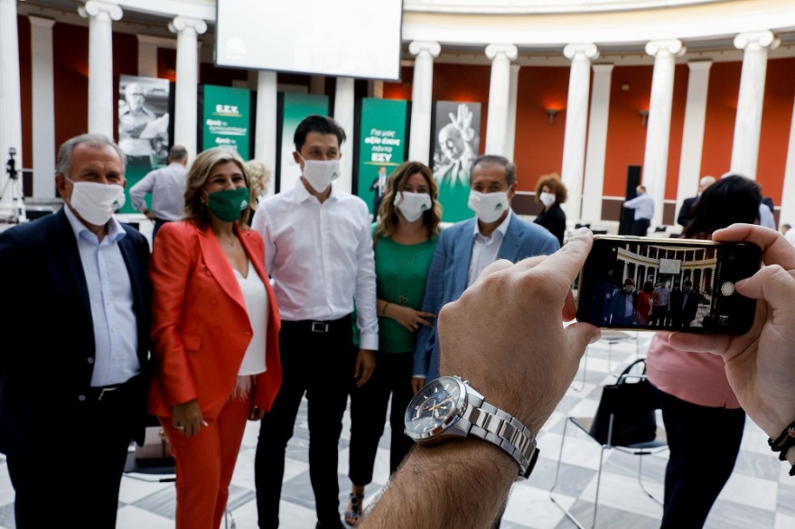 Γεννηματά στο Ζάππειο για τα 46 χρόνια ΠΑΣΟΚ: «Για μας αξία έχεις πάντα ΕΣΥ»