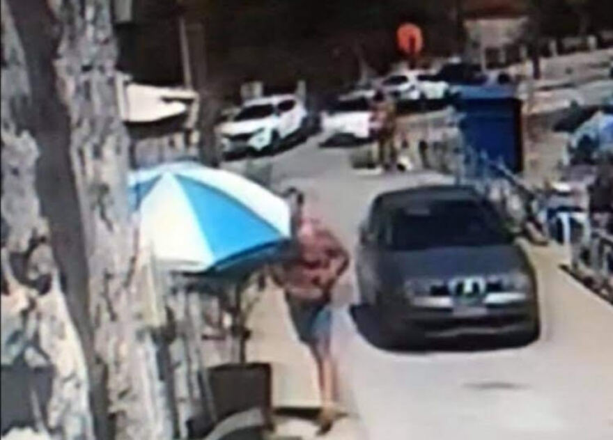 Δεν τον εξυπηρέτησαν και έκανε έλεγχο στο εστιατόριο λέγοντας ότι είναι γιατρός του ΕΟΔΥ