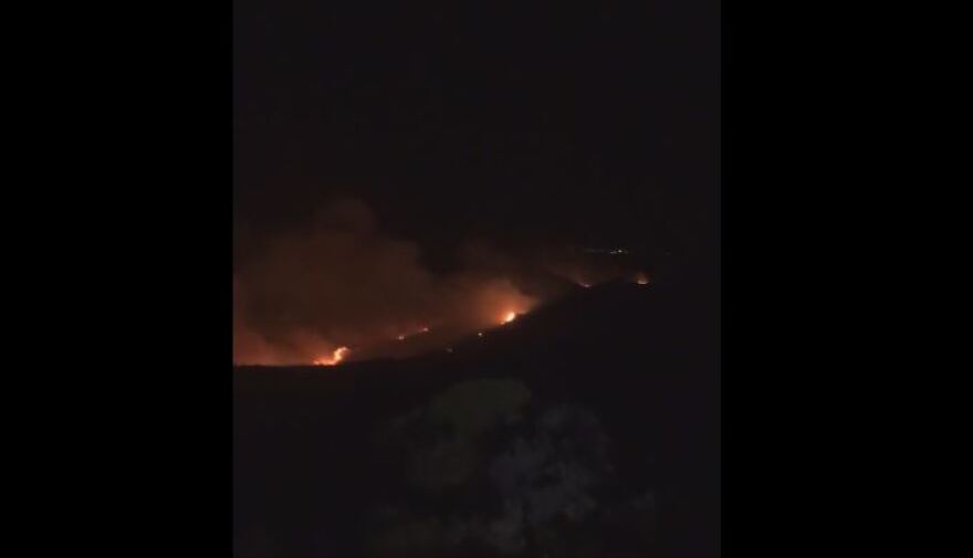 Κεφαλονιά: Σε ύφεση οι φωτιές - Παραμένουν οι ισχυρές δυνάμεις στο νησί