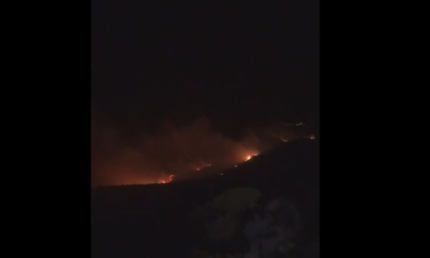 Κεφαλονιά: Σε ύφεση οι φωτιές - Παραμένουν οι ισχυρές δυνάμεις στο νησί