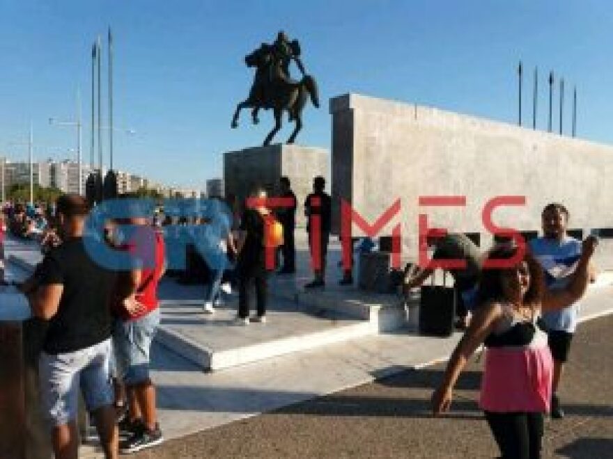 Συγκεντρώσεις γονέων εναντίον... των μέτρων προστασίας:  «Κανένα παιδί με μάσκα στο σχολείο»