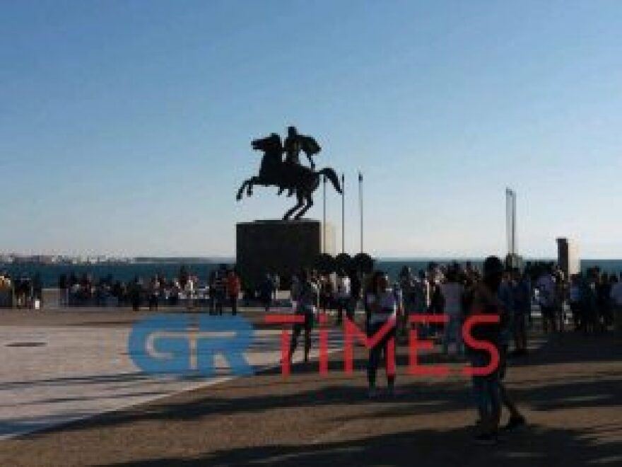 Συγκεντρώσεις γονέων εναντίον... των μέτρων προστασίας:  «Κανένα παιδί με μάσκα στο σχολείο»