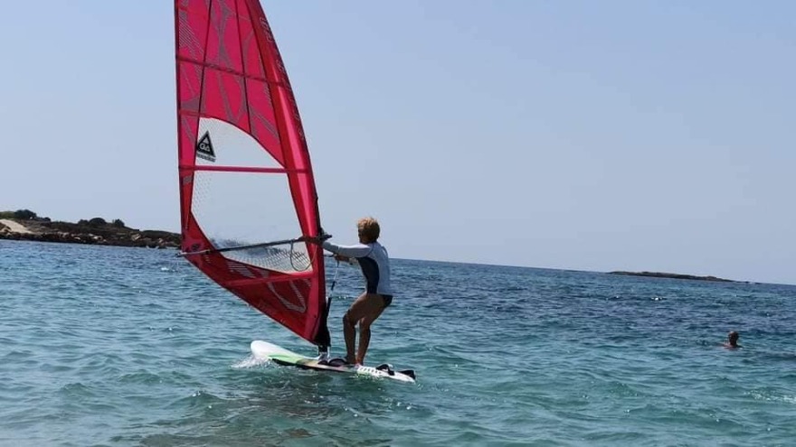 Η 82χρονη σέρφερ Αναστασία Γερολυμάτου έτοιμη για νέο άθλο - Δείτε φωτογραφίες