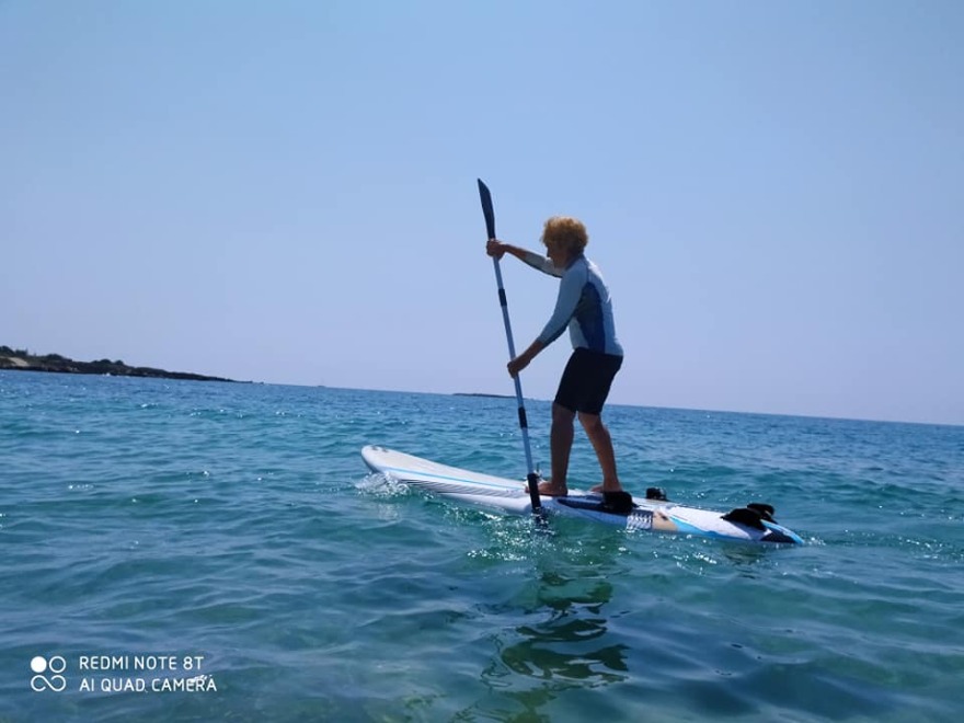 Η 82χρονη σέρφερ Αναστασία Γερολυμάτου έτοιμη για νέο άθλο - Δείτε φωτογραφίες