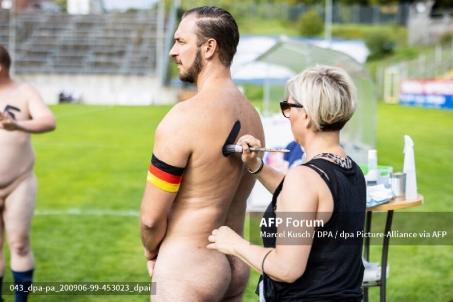 Γερμανία: Έπαιξαν ολόγυμνοι κατά της εμπορευματοποίησης του ποδοσφαίρου
