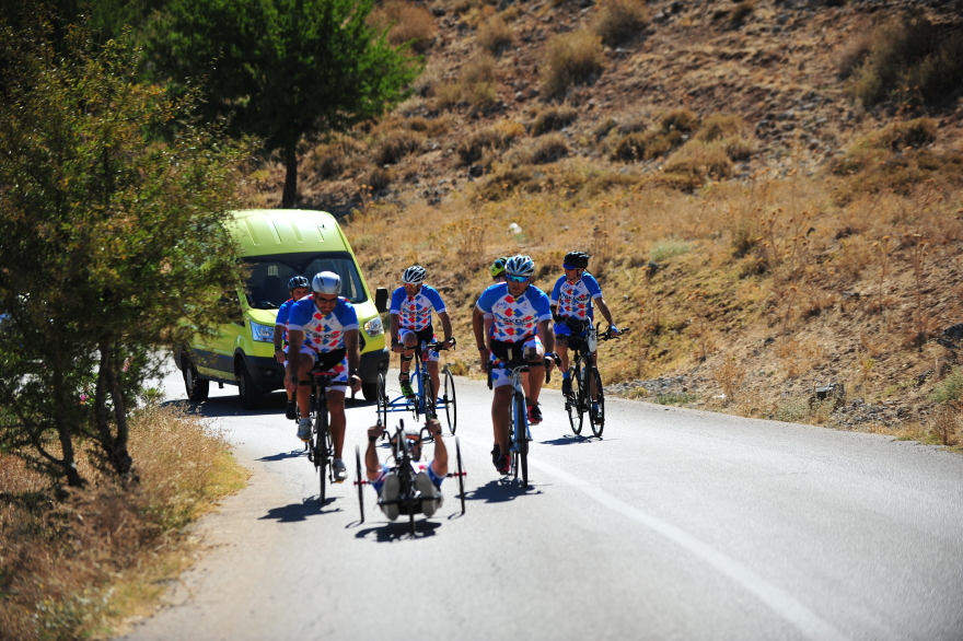 Αθλητές ΑμεΑ έκαναν διαδρομή 180 χλμ με ποδήλατο - Δείτε βίντεο και φωτογραφίες