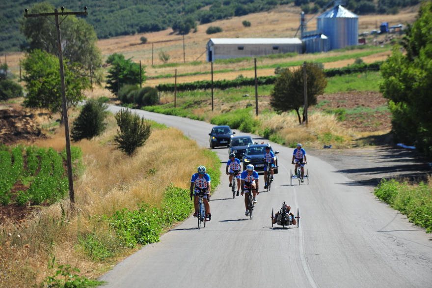 Αθλητές ΑμεΑ έκαναν διαδρομή 180 χλμ με ποδήλατο - Δείτε βίντεο και φωτογραφίες