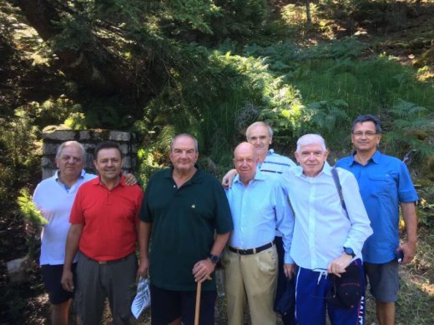 Κώστας Καραμανλής: Έξοδος σε ταβέρνα στη Μακρακώμη