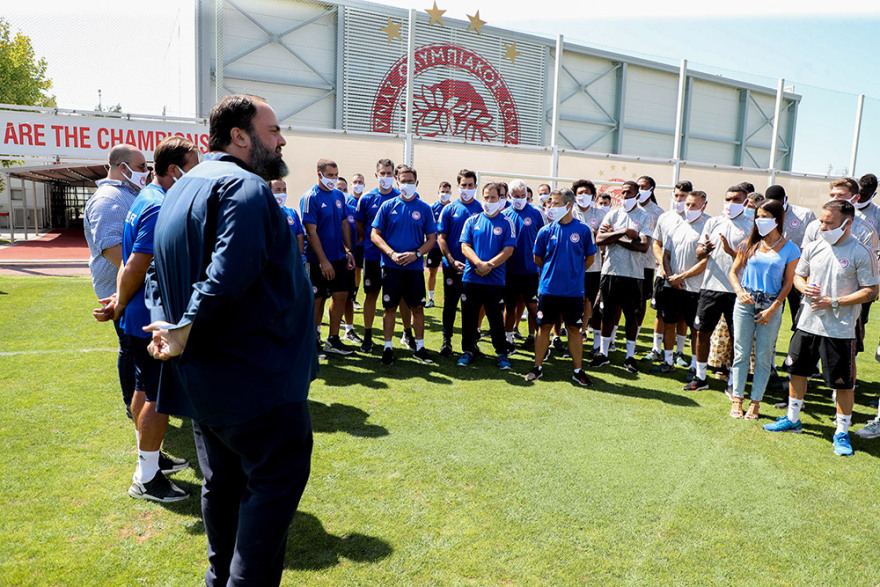 Μαρινάκης στους παίκτες: «Να κατακτήσουμε το Κύπελλο για τον κόσμο μας»