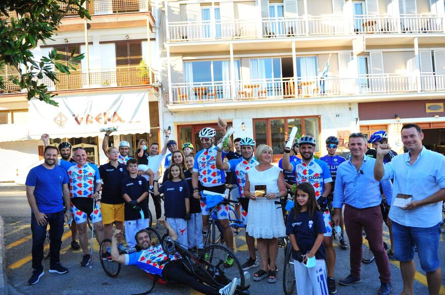 Αθλητές ΑμεΑ έκαναν διαδρομή 180 χλμ με ποδήλατο - Δείτε βίντεο και φωτογραφίες