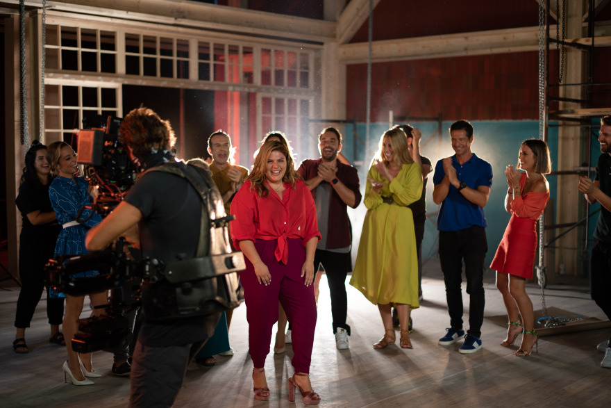 «Πάμε Δανάη»: Βackstage από το trailer της Δανάης Μπάρκα για το  νέο πρωινό του MEGA 