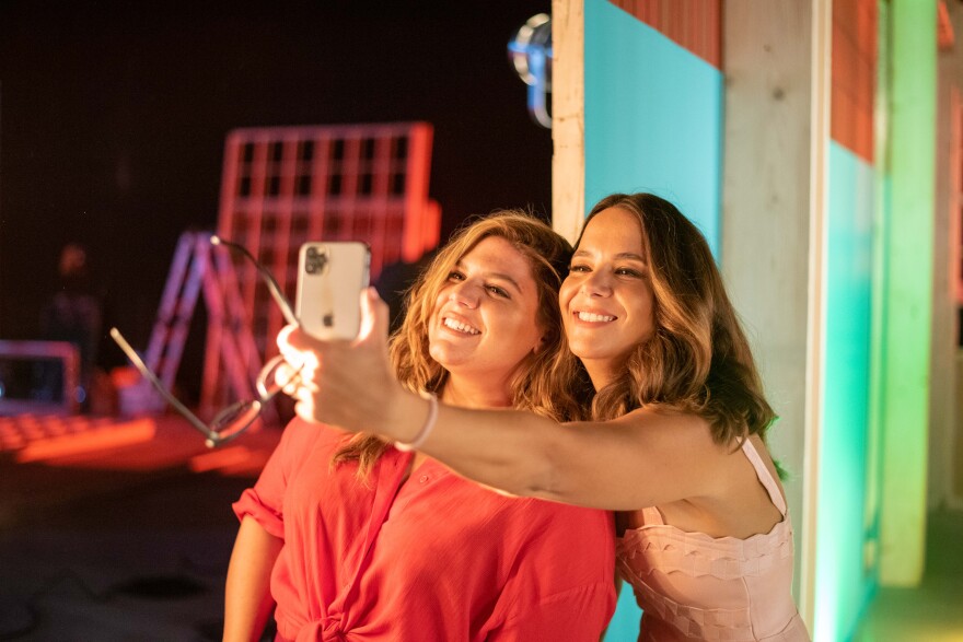 «Πάμε Δανάη»: Βackstage από το trailer της Δανάης Μπάρκα για το  νέο πρωινό του MEGA 