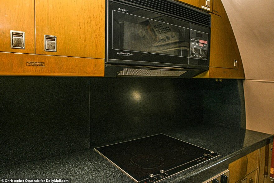 Τζέφρι Έπσταϊν: Αυτό είναι το «Lolita Express», το πολυτελές Boeing 727 που ανήκε στον νεκρό παιδόφιλο