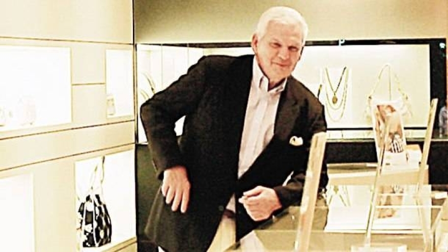 Folli-Follie: Η αποκαθήλωση της «αγίας» οικογένειας 